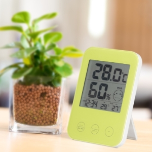 ヤザワ 【在庫限り】熱中症・インフルエンザ警報付  デジタル温湿度計 グリーン DO05GR